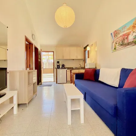 Casita Blanca Near Yumbo Playa del Ingles (Gran Canaria)